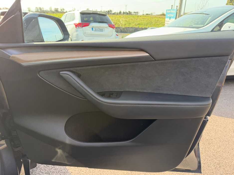 2023 Tesla Model Y - image 13