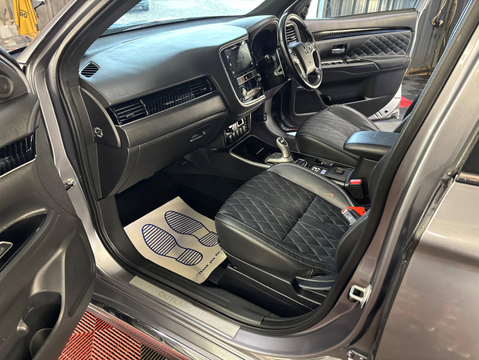 2018 Mitsubishi Outlander - image 16