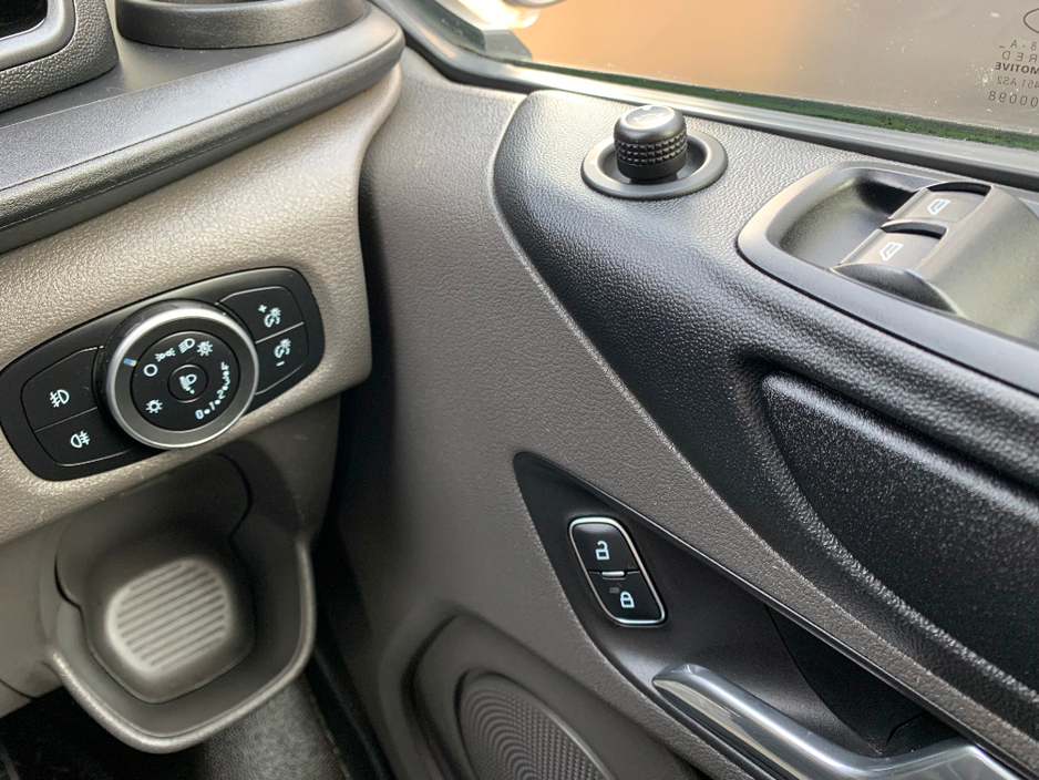 2021 Ford Transit Custom - image 24