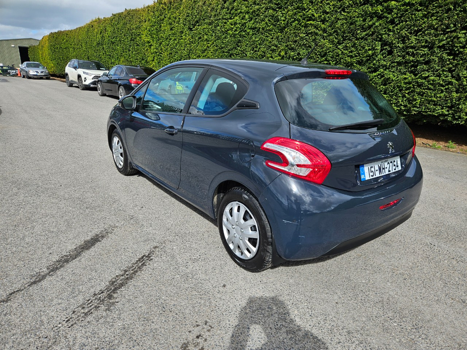2015 Peugeot 208 - image 3