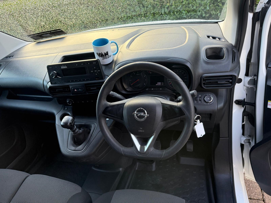 2022 Opel Combo - image 14