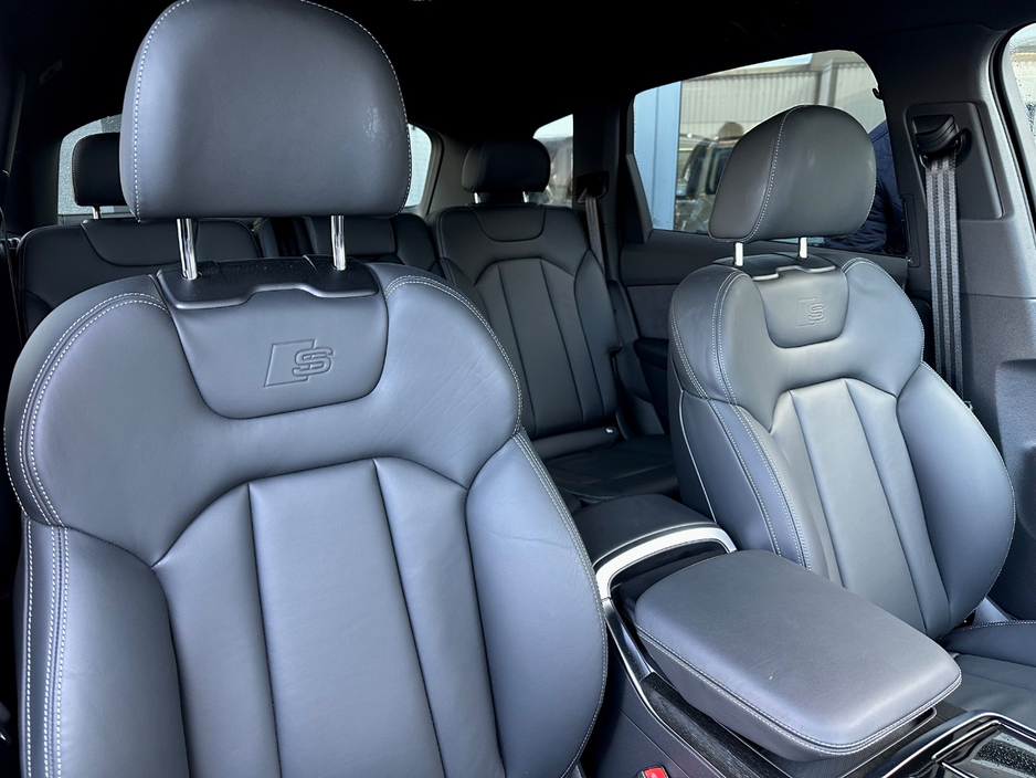 2025 Audi Q7 - image 3