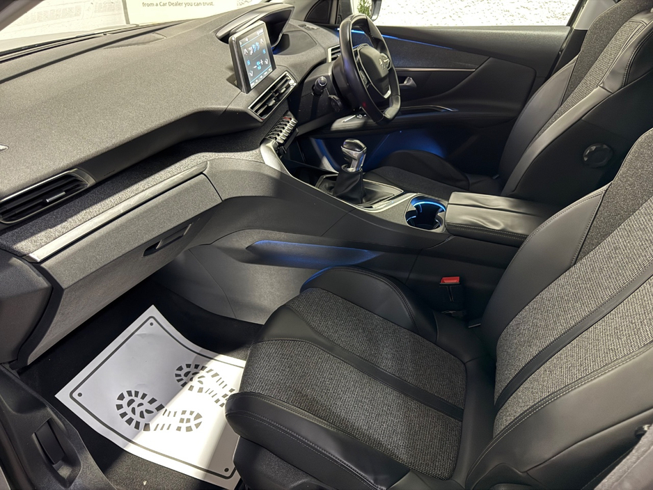 2018 Peugeot 3008 - image 12