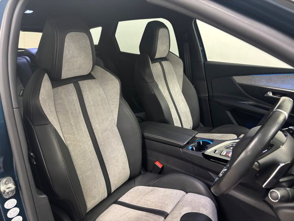 2021 Peugeot 3008 - image 11