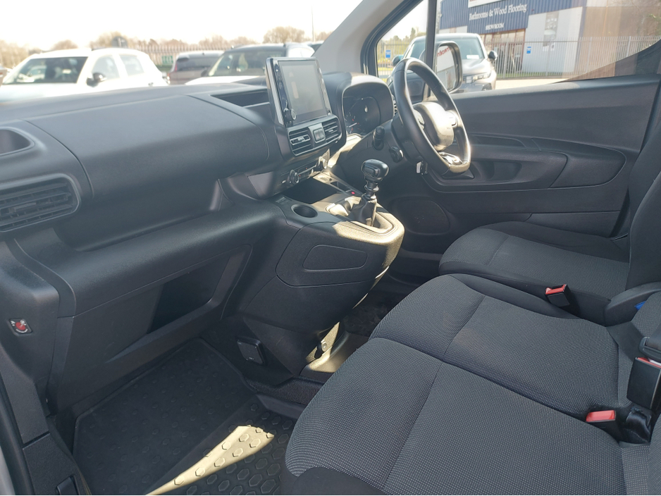 2022 Citroen Berlingo - image 11