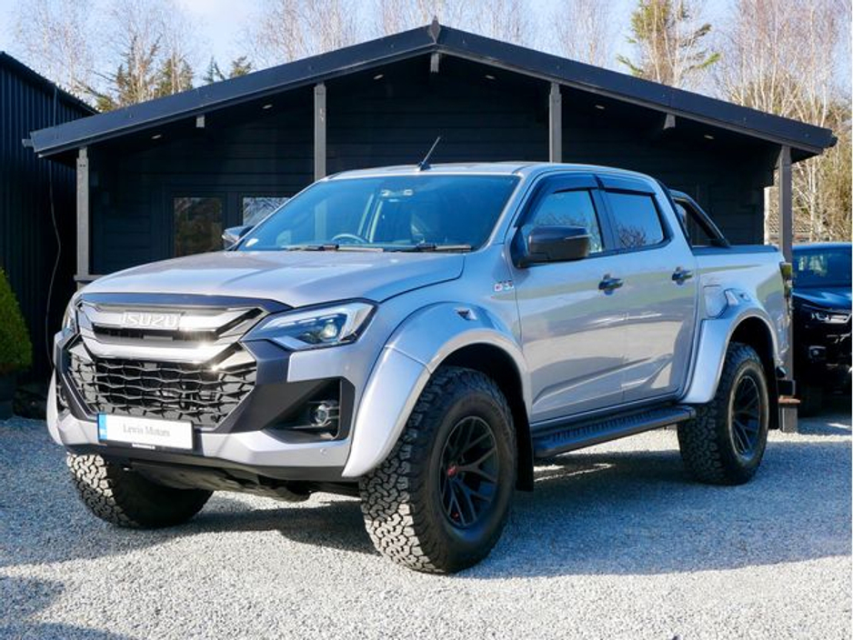 2025 Isuzu D-MAX - image 3