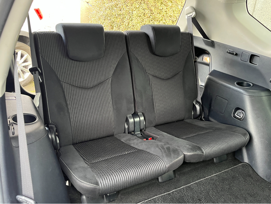 2016 Toyota Prius+ - image 10