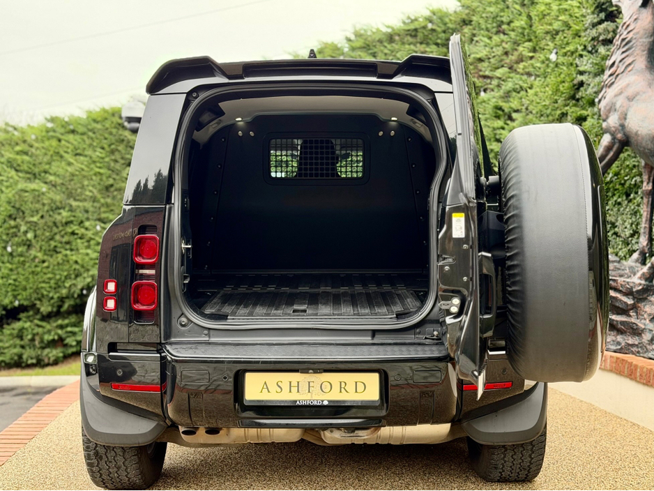 2021 Land Rover Defender - image 4