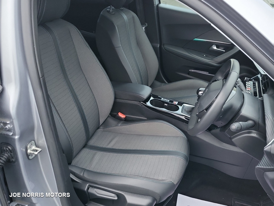 2022 Peugeot 2008 ALLURE 1.5 BLUE HDI 110 €22,995