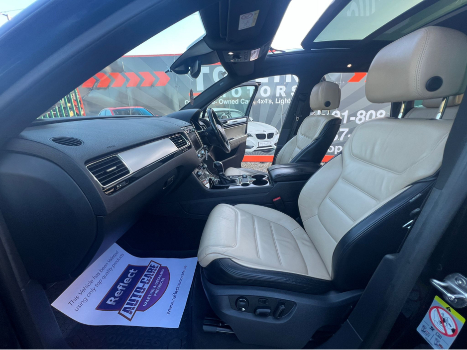 2018 Volkswagen Touareg - image 11