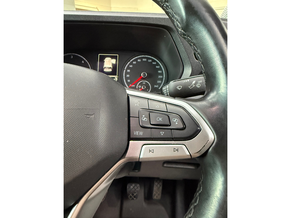 2022 Volkswagen Caddy - image 14