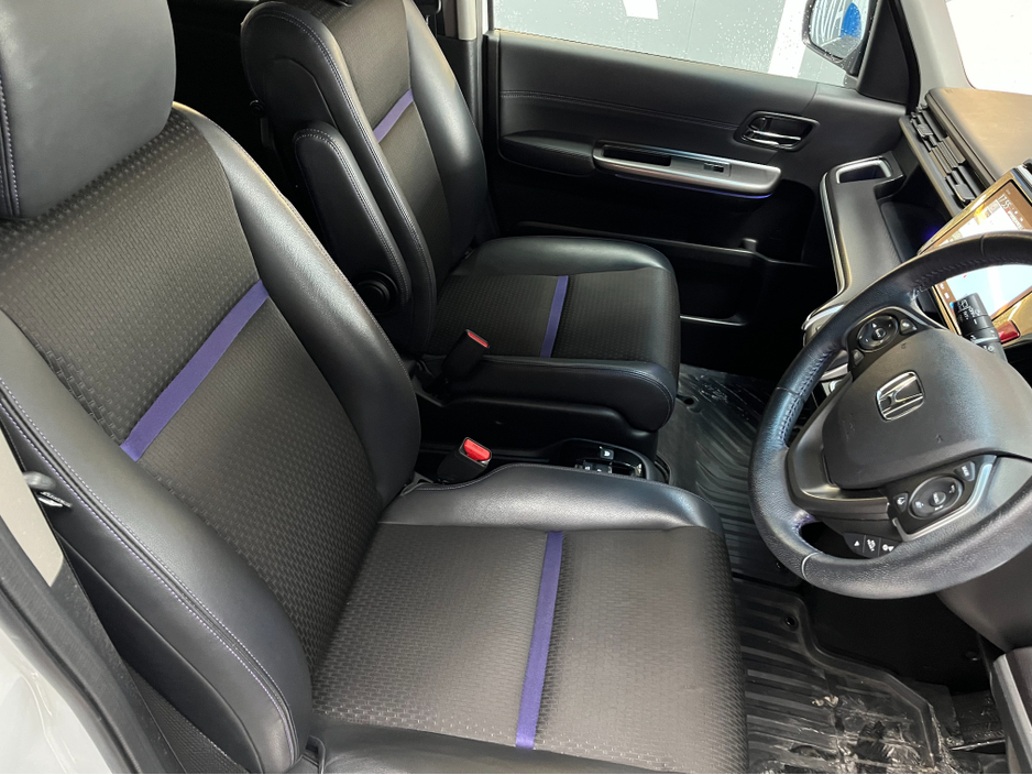 2021 Honda Stepwagon - image 11