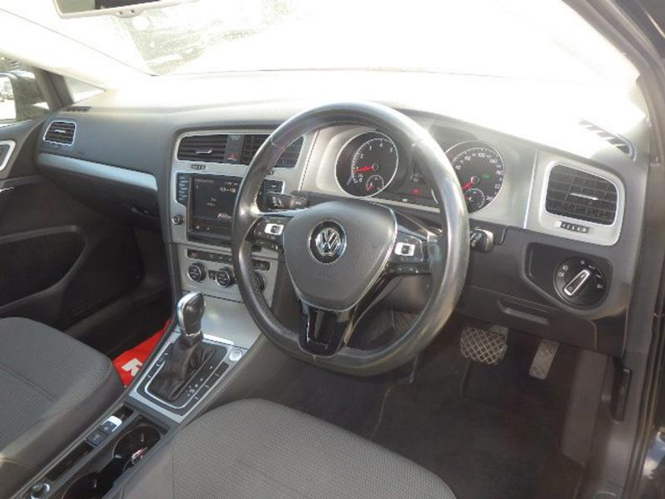 2016 Volkswagen Golf - image 2