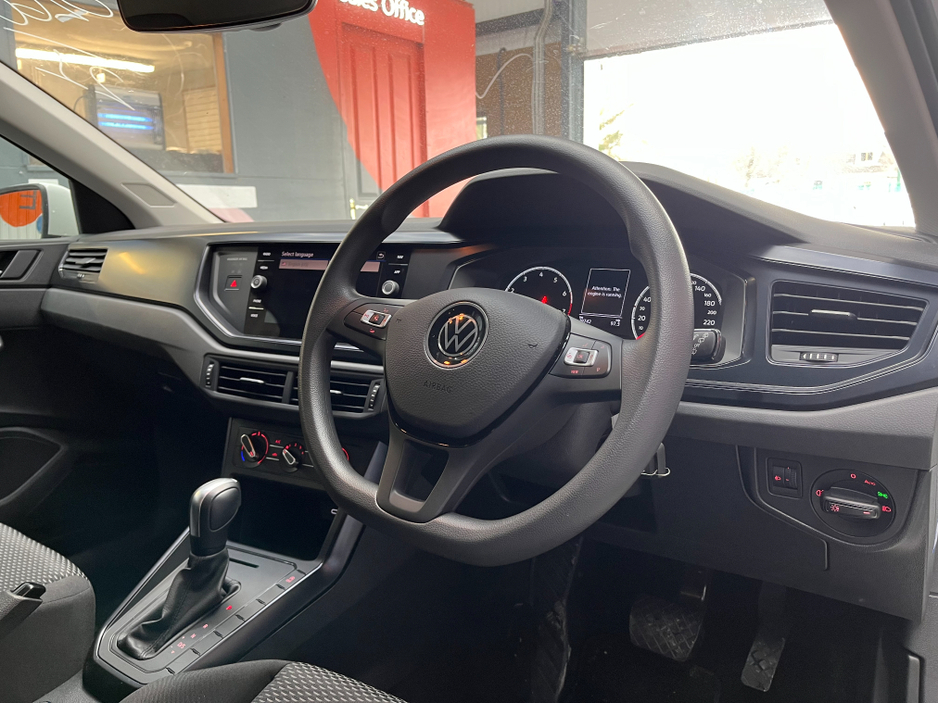 2021 Volkswagen Polo - image 8