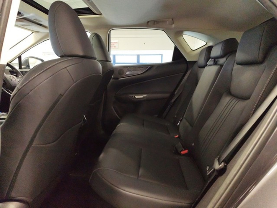 2022 Lexus NX 300 h - image 7