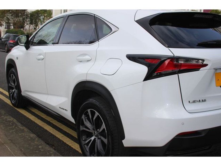 2017 Lexus NX 300 h - image 11