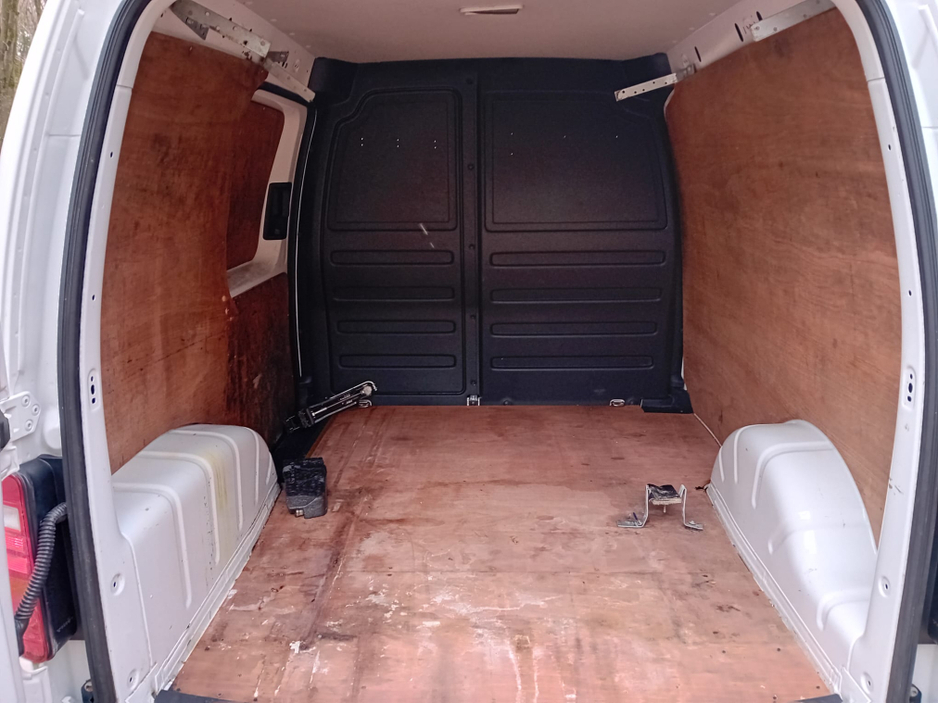 2018 Volkswagen Caddy - image 15