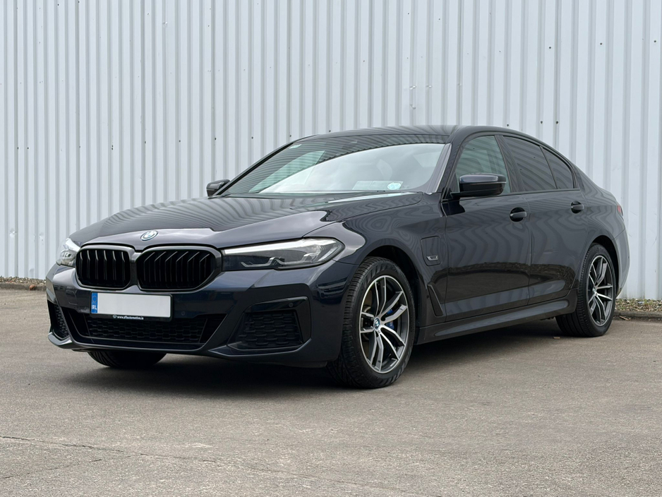 2022 BMW 5 Series - image 9