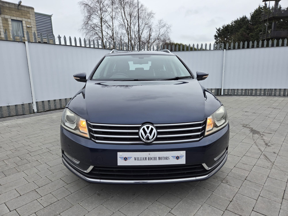 2011 Volkswagen Passat - image 3