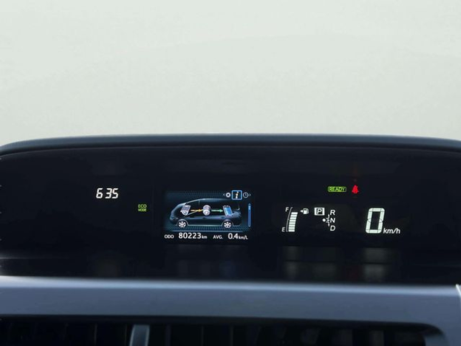 2017 Toyota Prius - image 35