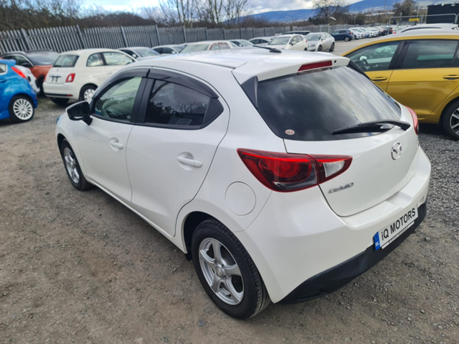 2015 Mazda Demio - image 11
