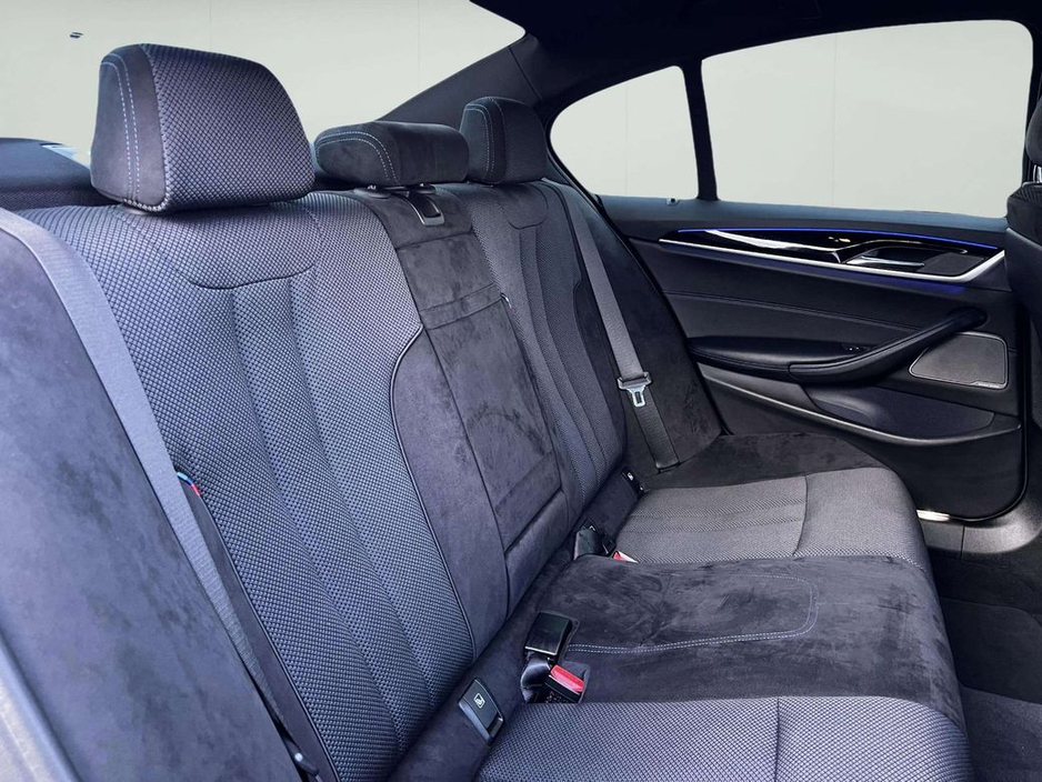 2018 BMW 5 Series - image 34