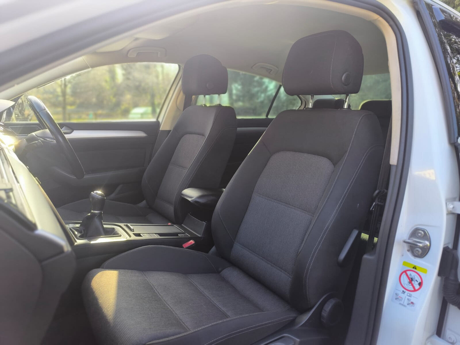 2018 Volkswagen Passat - image 22