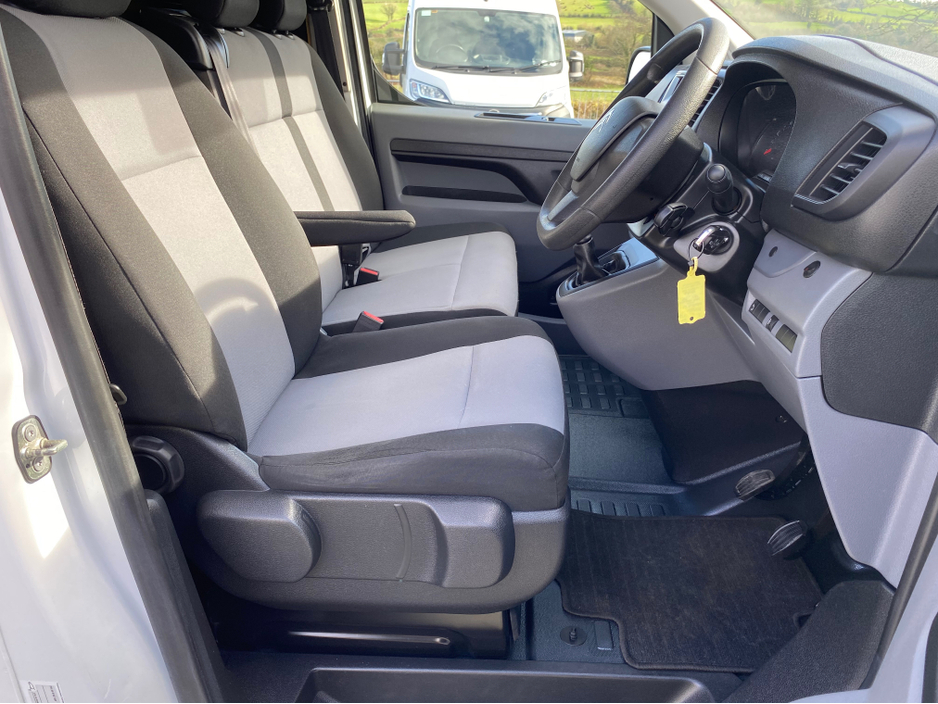 2017 Citroen Dispatch - image 12