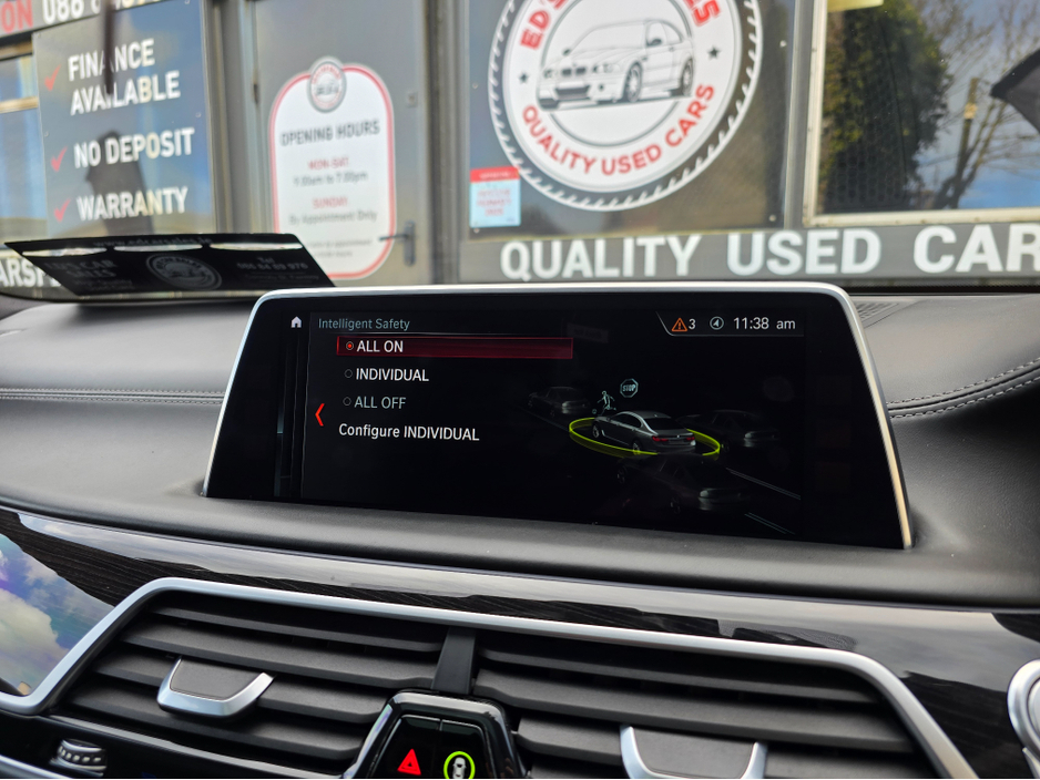 2018 BMW 7 Series - image 24