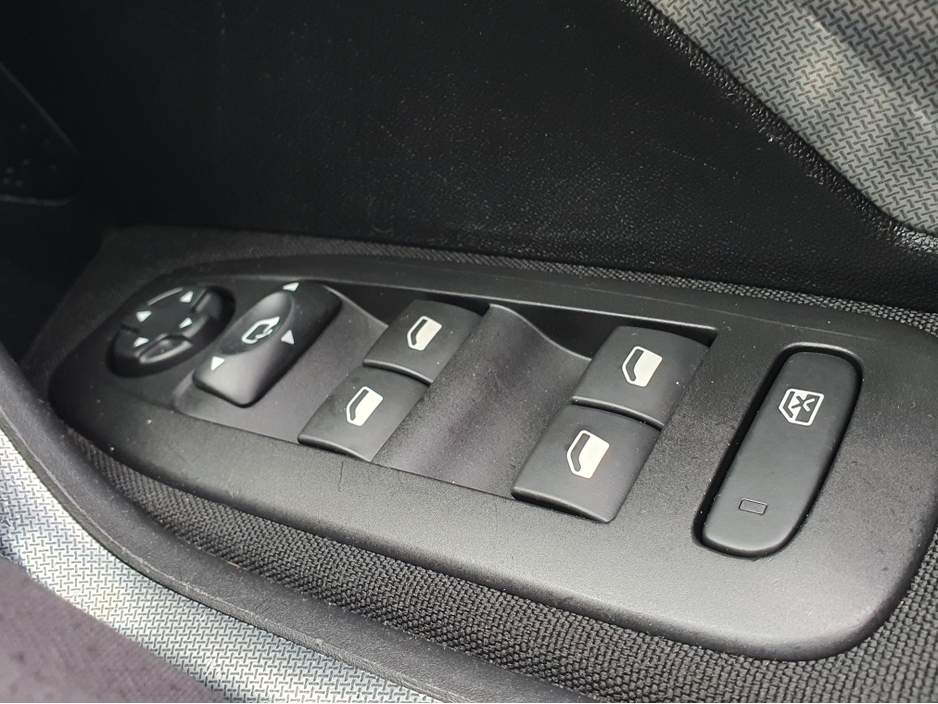 2019 Peugeot 2008 ALLURE PREMIUM 1.2L PETROL 82BHP MANUAL NCT 02/28 FINANCE AVAILABLE @ €49 PER WEEK 2 KEYS/ PAN ROOF/ PARKING SENSORS/ HALF LEATHER SEATS/ TOUCH SCREEN MEDIA/ HISTORY CHECKED €10,900