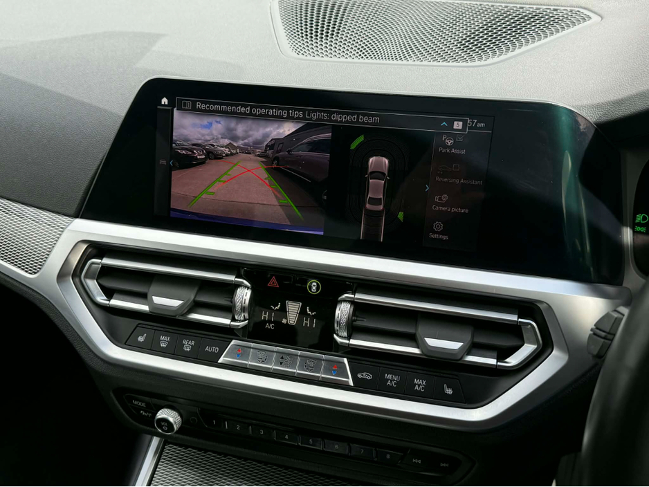 2022 BMW 3 Series - image 20
