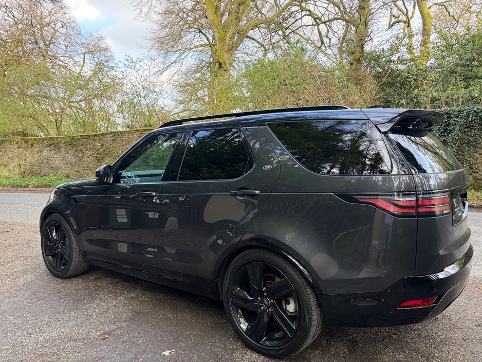 2024 Land Rover Discovery - image 7
