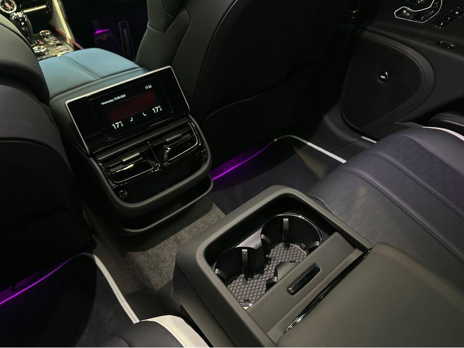 2025 Bentley Flying Spur - image 28
