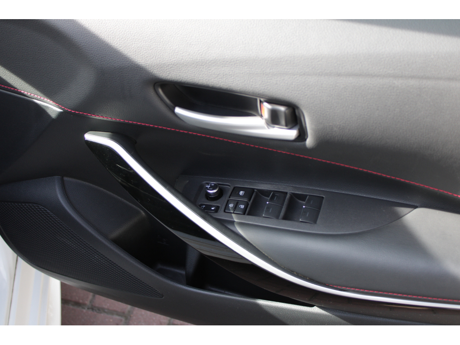 2018 Toyota Corolla - image 10