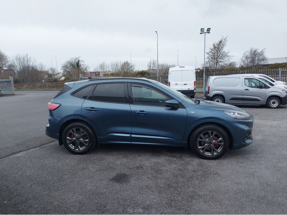 2022 Ford Kuga - image 5