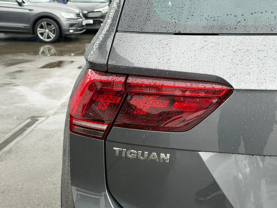 2017 Volkswagen Tiguan - image 12