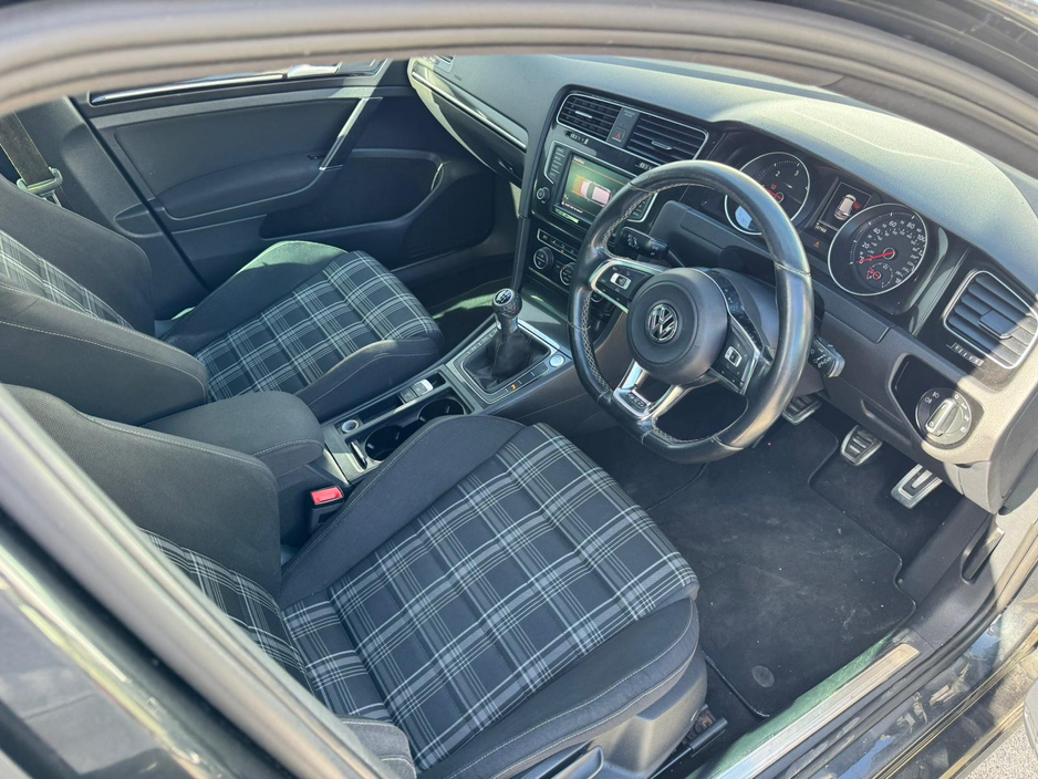 2016 Volkswagen Golf - image 7