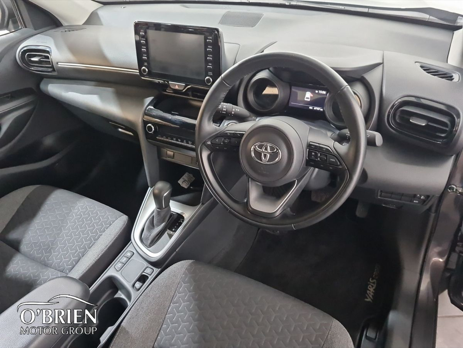 2024 Toyota Yaris Cross - image 6