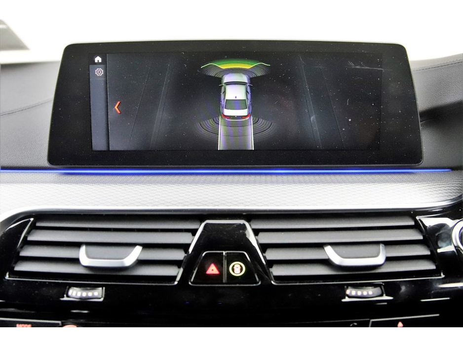 2018 BMW 5 Series - image 28