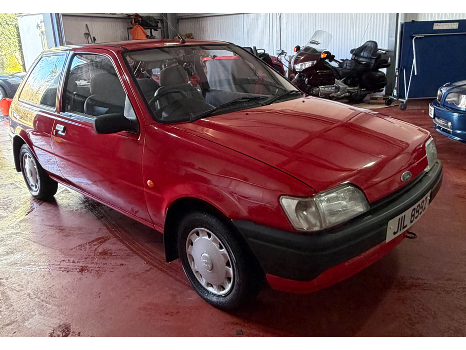 1994 Ford Fiesta - image 4