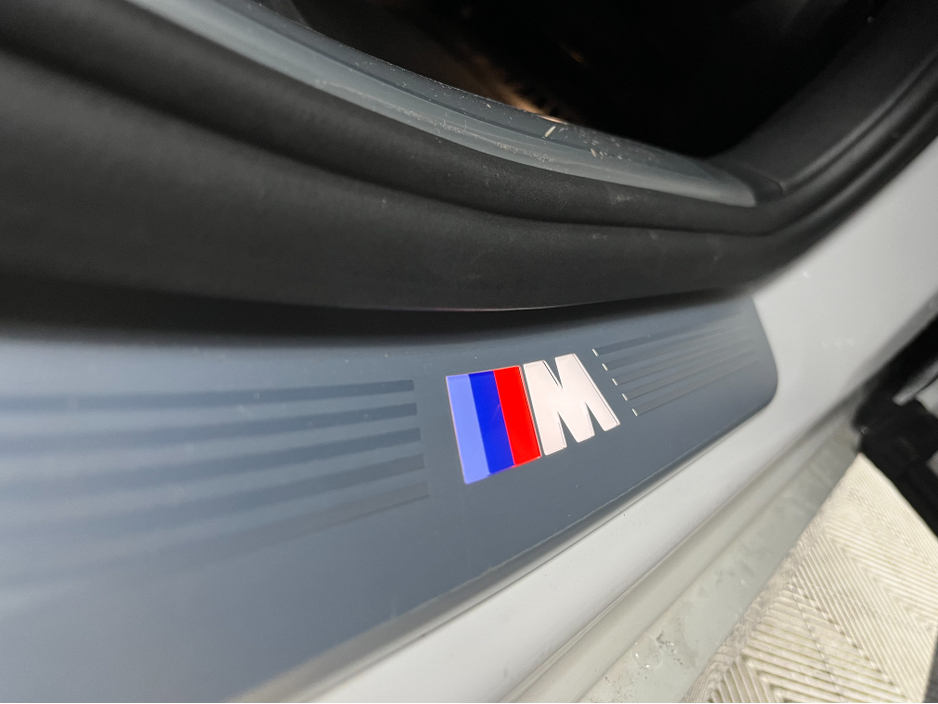 2016 BMW 7 Series 2016 BMW 740E IPERFORMANCE M-SPORT 2.0 AUTOMATIC / CRUISE CONTROL / 360° PARKING CAMERA / ELECTRIC MEMORY HEATED & MASSAGING SEATS / HEATED REAR SEATS / PANORAMIC SUNROOF / PADDLE SHIFTERS AND MORE