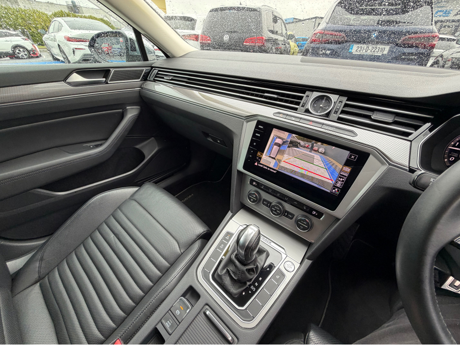 2020 Volkswagen Passat - image 24