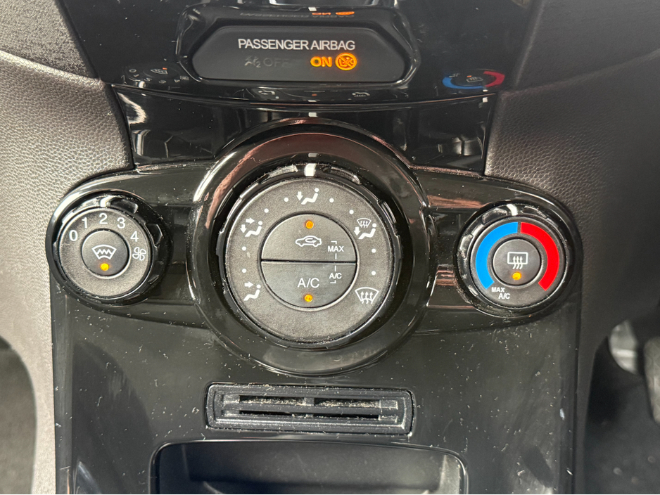 2014 Ford Fiesta - image 19