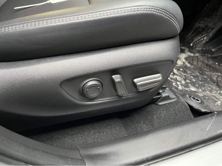 2025 Toyota Rav4 - image 12