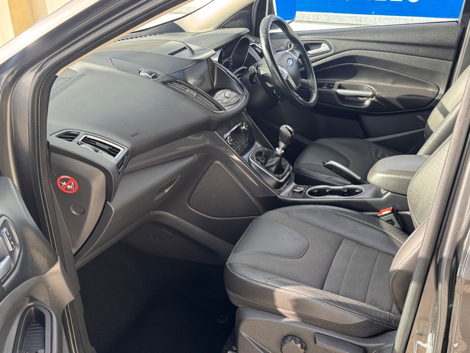 2016 Ford Kuga - image 5