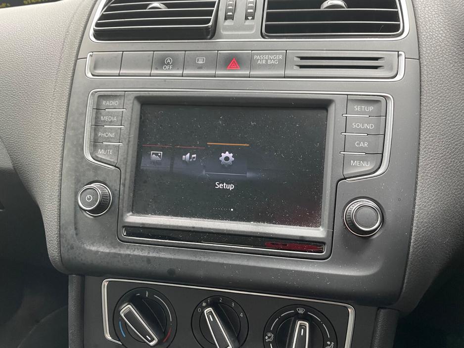 2015 Volkswagen Polo - image 29