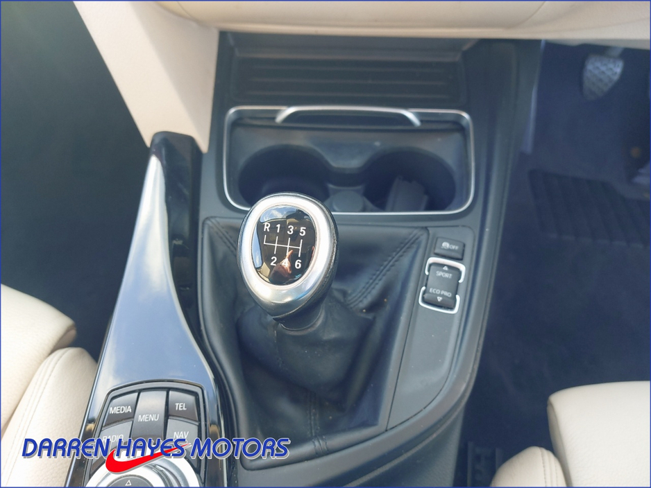 2016 BMW 3 Series - image 13