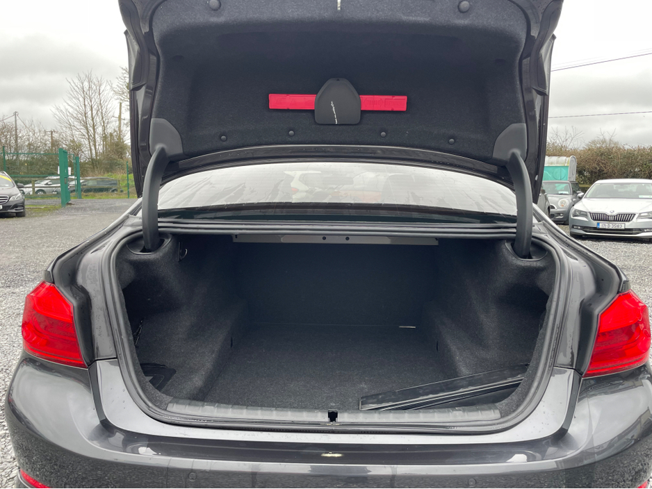 2019 BMW 5 Series - image 8