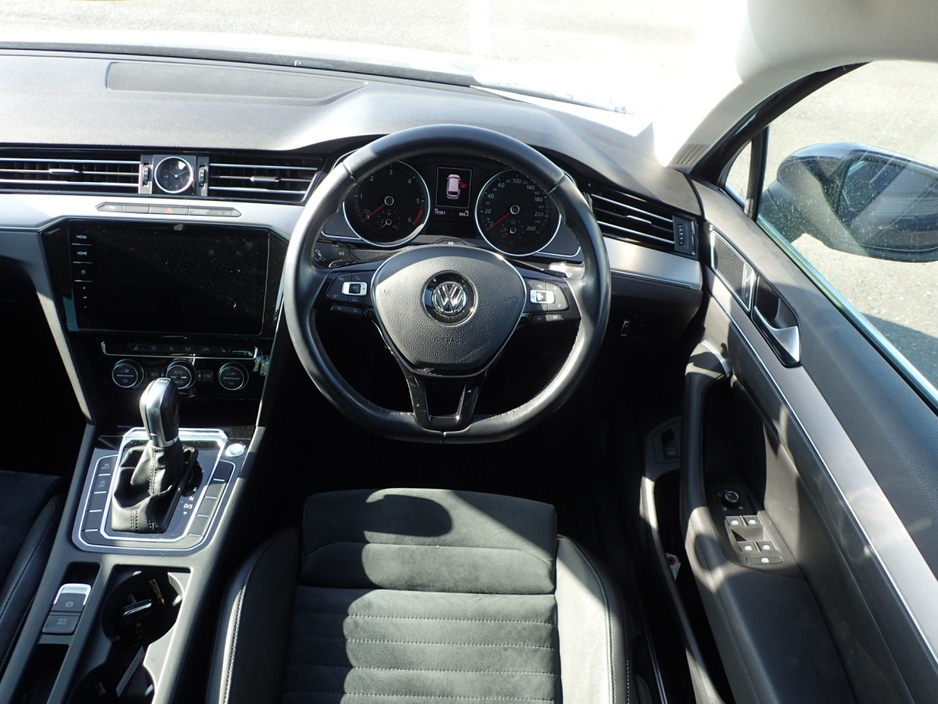 2018 Volkswagen Passat - image 9