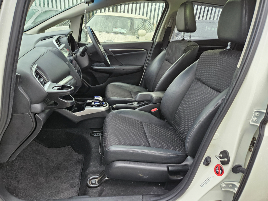2015 Honda Fit DAA-GP5 HYBRID 5DR AUTO €9,950